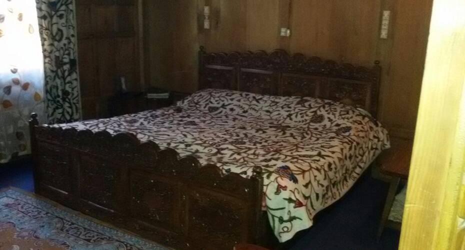 White Horse Houseboat, Srinagar 5